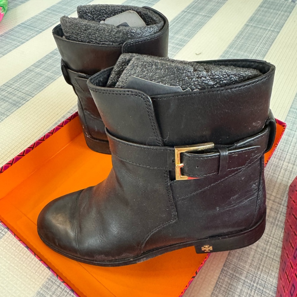 Tory burch ankle bootie - black leather